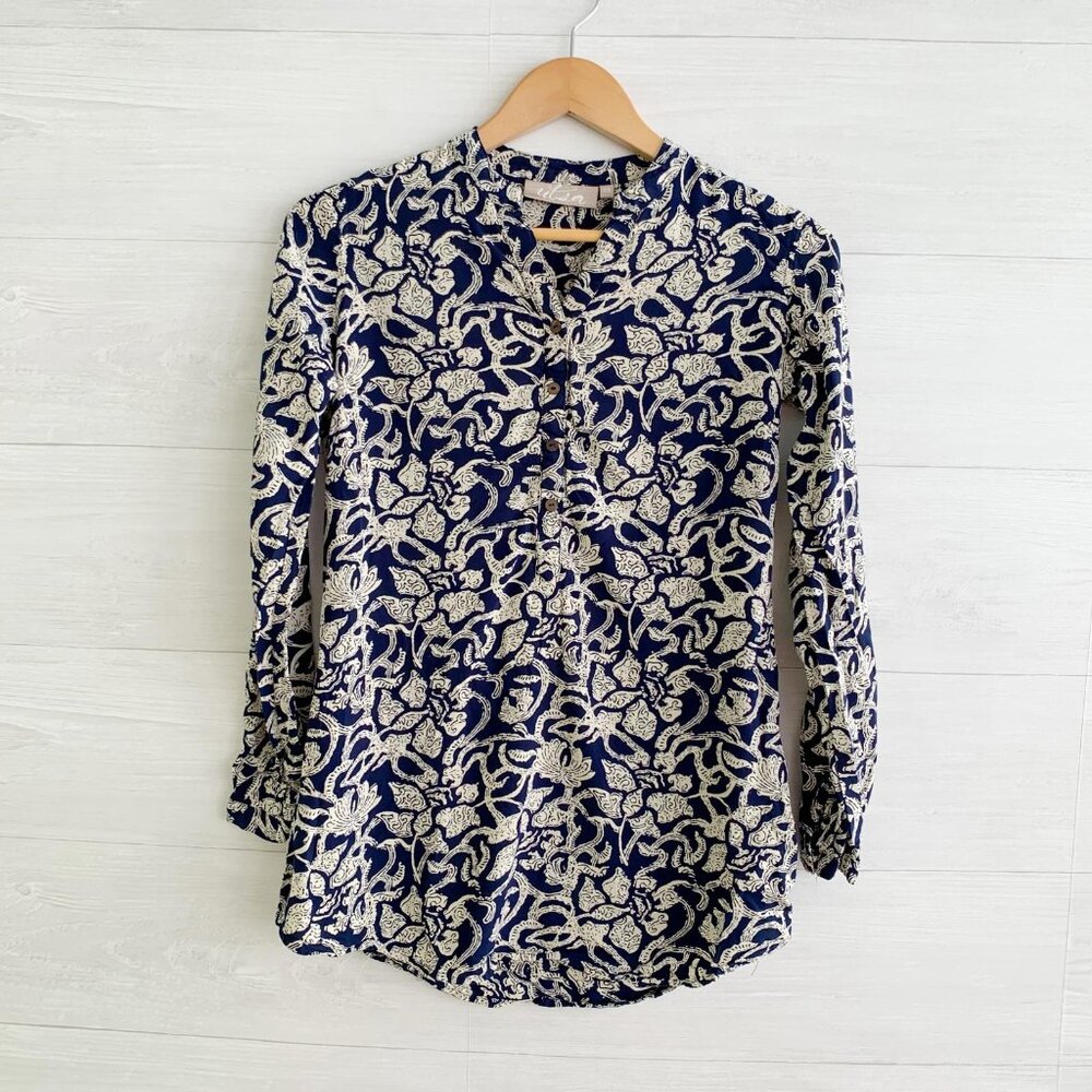 Utsa- navy blue cream, partial button top tunic xs